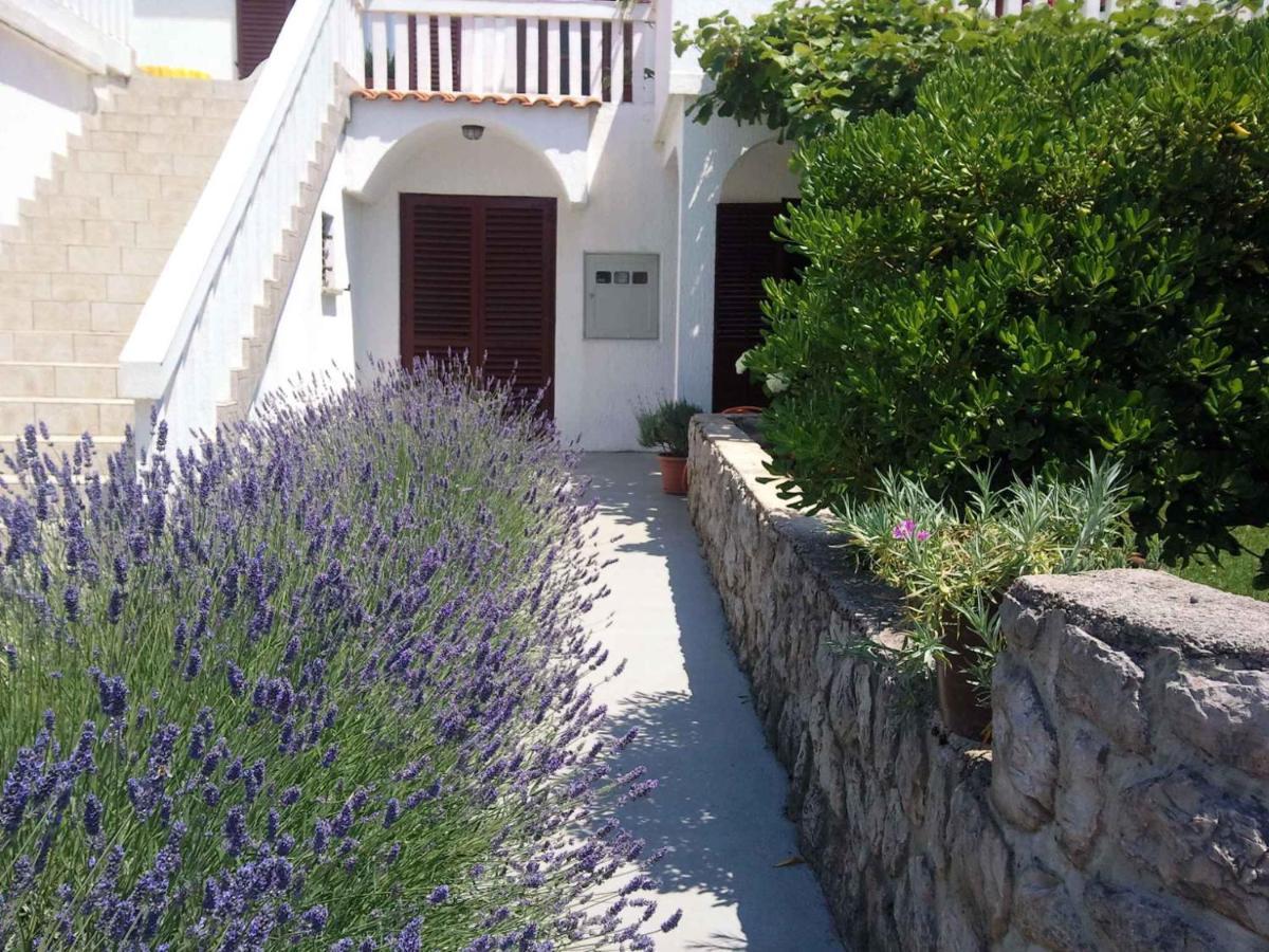 Apartments In Njivice/Insel Krk 34038 Exterior photo